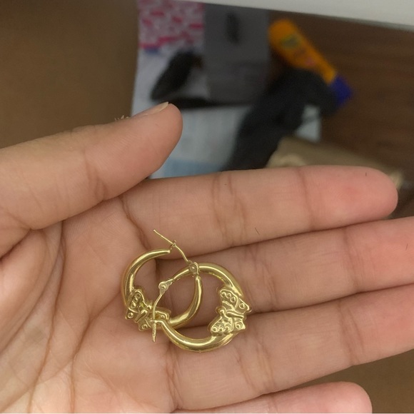 Gold butterfly earrings - Picture 4 of 4